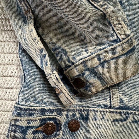 Levi's Distressed Blue Denim Jacket - Picture 5 of 9